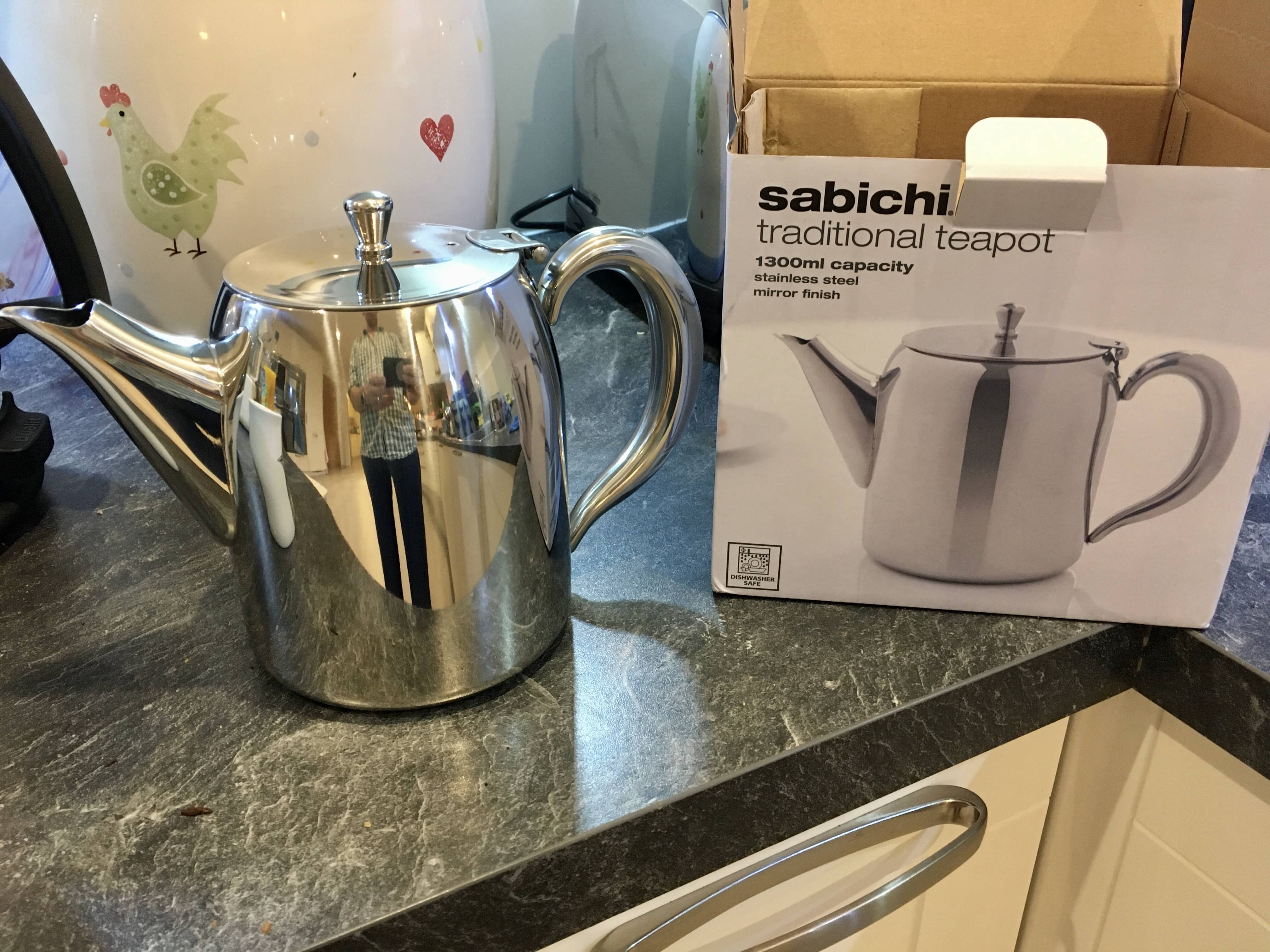 Sabinchi teapot and box Sabinchi teapot and box